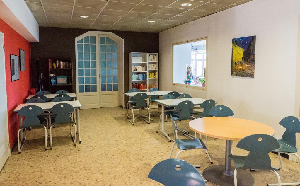 Ymca Villeneuve Les Avignon Hotel Buitenkant foto
