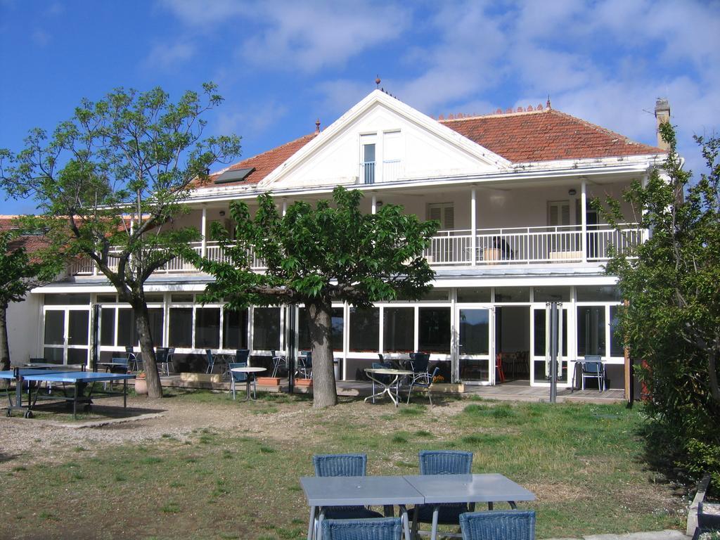 Ymca Villeneuve Les Avignon Hotel Buitenkant foto